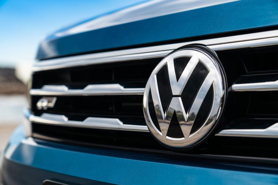 Логотип Volkswagen Tiguan Allspace R-Line 2018 года  (AU) (фото 12 из 40)